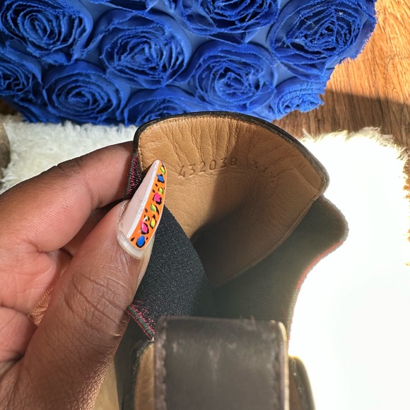 - [ ] GUCCI BROWN LEATHER WEB ACCENT CHELSEA BOOTS - 37 1/2 authentic - Picture 5 of 8